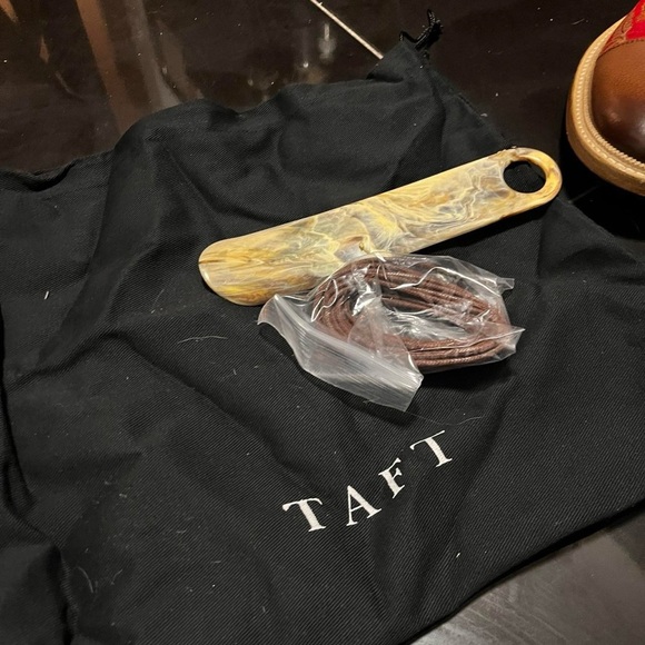 TAFT / NWOT The Jack Boot in Red Paisley / Size 10 - Picture 7 of 7